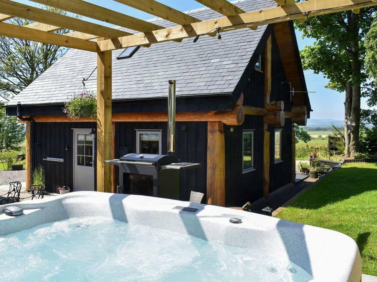 Rowanlea Lodge With Hot Tub Marykirk ภายนอก รูปภาพ